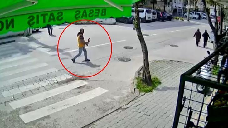 Görüntüler Bursa'dan! Şehit mezarlığındaki heykeli çaldı, sokak sokak gezdi