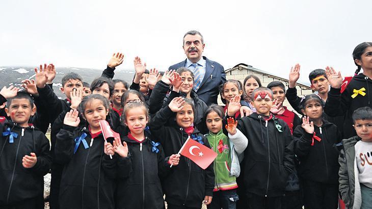 Bakan Tekin ‘depo okul’ sistemini anlattı: Öğrenci yerine öğretmen taşınacak