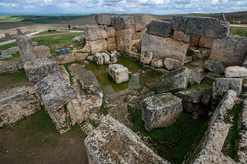 Dünyanın gözü burada Roma’nın gizemli yeraltı dünyası: Zerzevan’da Mithras gizemi Dünyanın gözü burada Roma’nın gizemli yeraltı dünyası: Zerzevan’da Mithras gizemi