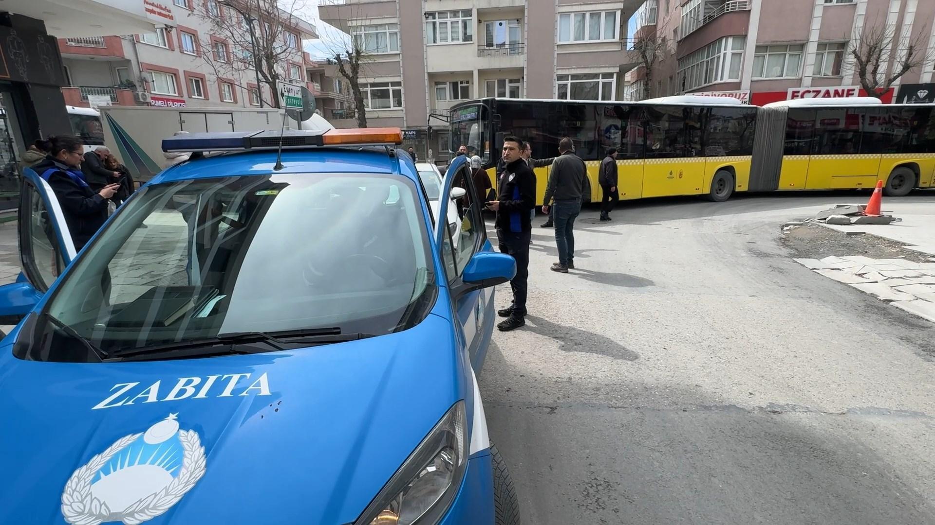 Avcılar’da tek bir araç yüzünden trafik durdu! İETT otobüsleri ilerleyemedi, sürücüler tepki gösterdi