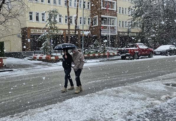 Fotoğraflar bugün çekildi Ankara dahil birçok kent beyaza büründü