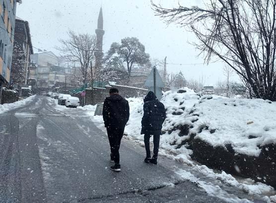 Fotoğraflar bugün çekildi Ankara dahil birçok kent beyaza büründü
