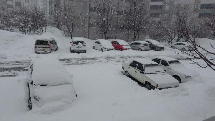 Fotoğraflar bugün çekildi Ankara dahil birçok kent beyaza büründü