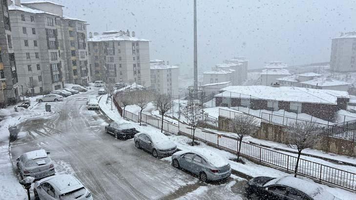Fotoğraflar bugün çekildi Ankara dahil birçok kent beyaza büründü