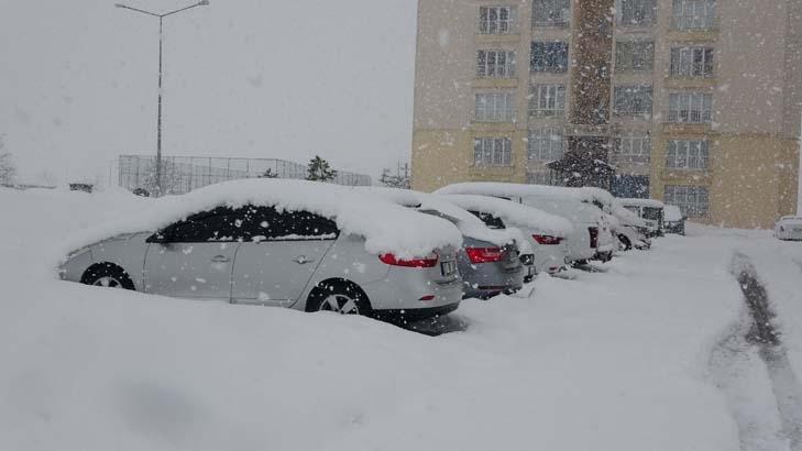 Fotoğraflar bugün çekildi Ankara dahil birçok kent beyaza büründü