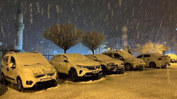 Fotoğraflar bugün çekildi Ankara dahil birçok kent beyaza büründü