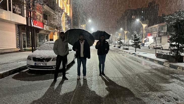 Fotoğraflar bugün çekildi Ankara dahil birçok kent beyaza büründü