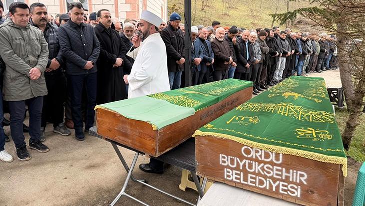Ordu’da yürek yakan kaza! Baba ve öğretmen kızı gözyaşlarıyla toprağa verildi