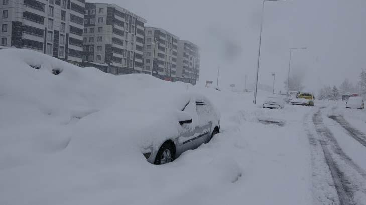 Tam 4 gündür yağıyor Kar kalınlığı 60 santime ulaştı: ‘Kış geri döndü’ Tam 4 gündür yağıyor Kar kalınlığı 60 santime ulaştı: ‘Kış geri döndü’