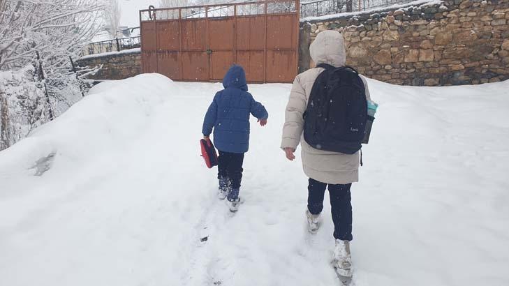 Tam 4 gündür yağıyor Kar kalınlığı 60 santime ulaştı: ‘Kış geri döndü’ Tam 4 gündür yağıyor Kar kalınlığı 60 santime ulaştı: ‘Kış geri döndü’