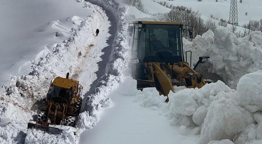 Nisan ortasında şoke eden manzara! Kar kalınlığı 5 metreyi buldu