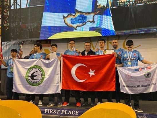 Ankaralı öğrenciler Yunanistanda 2,9 saniyede tarih yazdı 55 ülke arasında 1’inci oldular