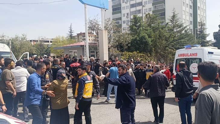 Kahramanmaraş’ta okulda silah sesleri Ölü ve yaralılar var: Olay yerinden sıcak görüntüler...