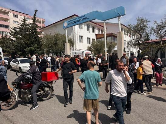 Kahramanmaraş’ta okulda silah sesleri Ölü ve yaralılar var: Olay yerinden sıcak görüntüler...