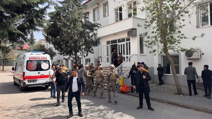 Kahramanmaraş’ta okulda silah sesleri Ölü ve yaralılar var: Olay yerinden sıcak görüntüler...