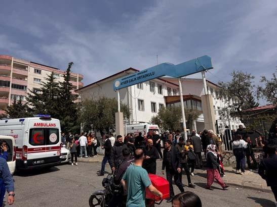Kahramanmaraş’ta okulda silah sesleri Ölü ve yaralılar var: Olay yerinden sıcak görüntüler...