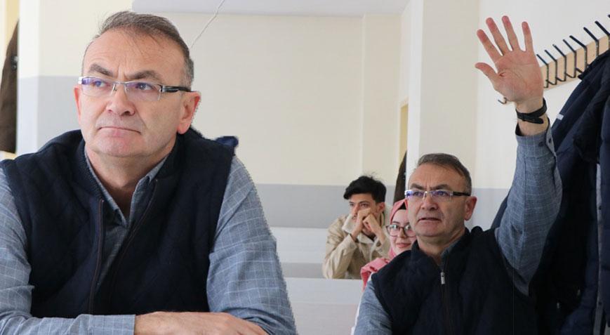 Emekli albay 3. kez üniversiteli oldu! Çocukları yaşındaki gençlerle aynı sırada: ‘Zihnimi devamlı aktif tutuyor’