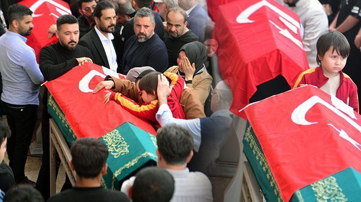 4 ÖĞRENCİYE YAN YANA CENAZE TÖRENİ