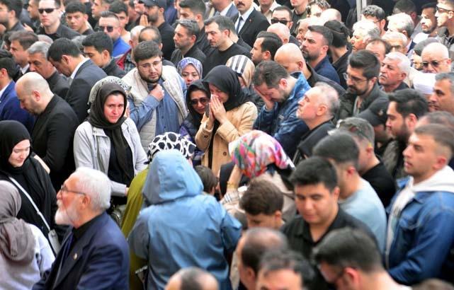 Kahramanmaraş’ta okuldaki saldırıda yaşamını yitiren öğrenciler toprağa verildi