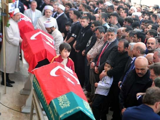 Kahramanmaraş’ta okuldaki saldırıda yaşamını yitiren öğrenciler toprağa verildi