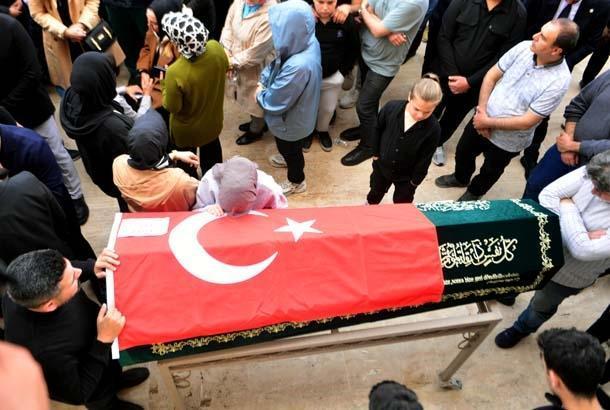 Kahramanmaraş’ta okuldaki saldırıda yaşamını yitiren öğrenciler toprağa verildi