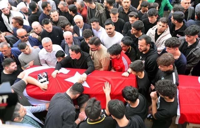 Kahramanmaraş’ta okuldaki saldırıda yaşamını yitiren öğrenciler toprağa verildi