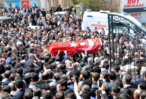 Kahramanmaraş’ta okuldaki saldırıda yaşamını yitiren öğrenciler toprağa verildi