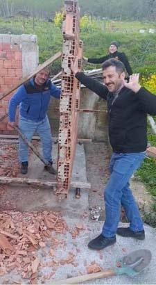 Karadeniz zekası yine şaşırttı Duvar yıkılmadan taşındı, herkes şaşkın: Daha önce de yapmıştım