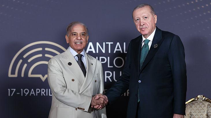 Erdoğan, Pakistan Başbakanı ile görüştü