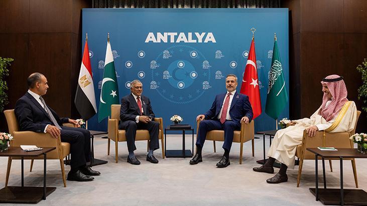 Antalya'da Türkiye-Mısır-Pakistan-Suudi Arabistan Dışişleri Bakanları 3. Toplantısı