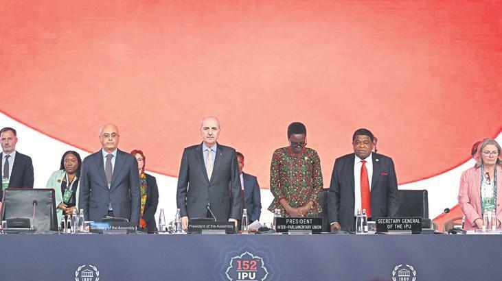 Hayatını kaybedenler için saygı duruşu