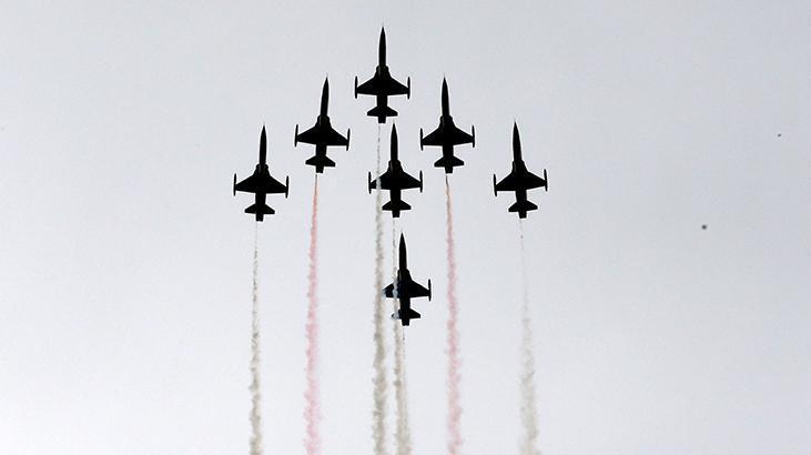 Konya'da çocuklar 23 Nisan coşkusunu 3'üncü Ana Jet Üs Komutanlığında yaşadı