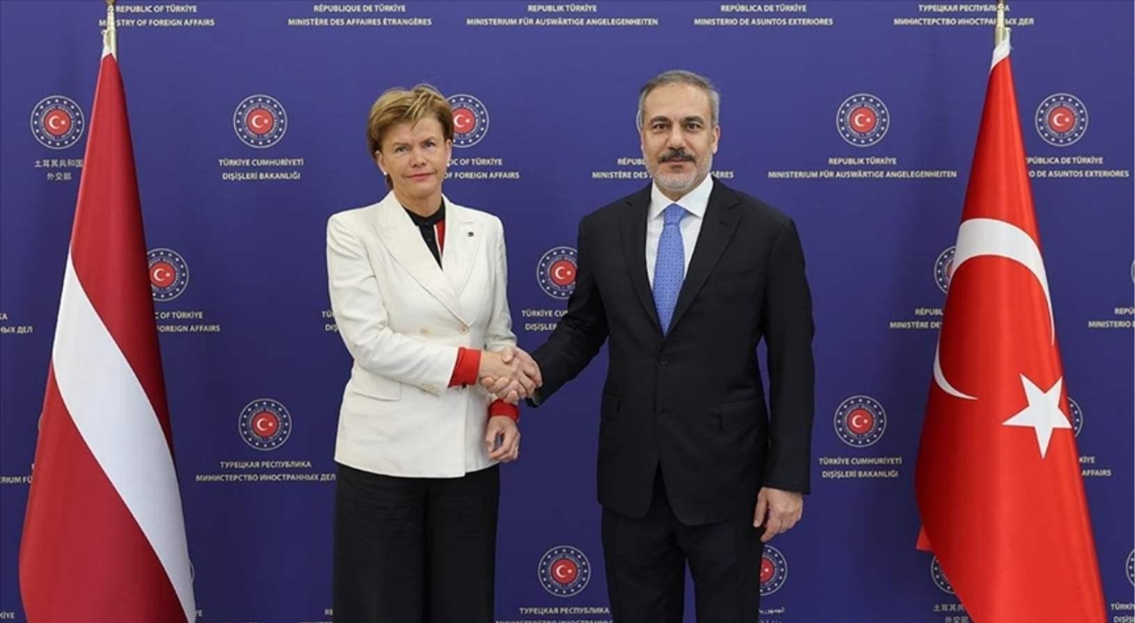 Dışişleri Bakanı Hakan Fidan, ADF marjında Letonya Dışişleri Bakanı Braze ile görüştü