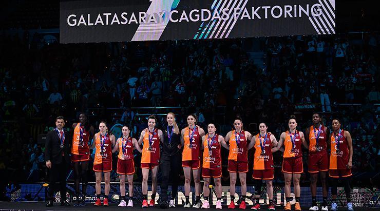 EuroLeague Kadınlar finalinde Türk derbisi Şampiyonluğun sahibi Fenerbahçe oldu