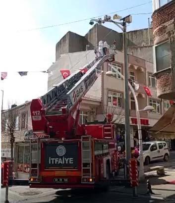 Binayı sardı esnaf fark etti Şehrin göbeğinde büyük panik: Özel kutuya yerleştirildiler