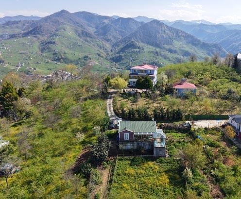 Sıradan bir köy evi sanmayın: İçeriye giren gözlerine inanamıyor