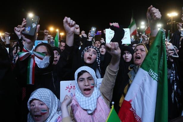 İrandan ABD ve İsraile füzeli protesto İşte bölgeden son görüntüler
