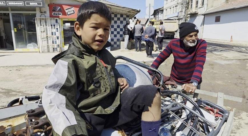 Herkes bayramdaydı, o çalıştı! Minik Ömer’in hikâyesi yürek burktu