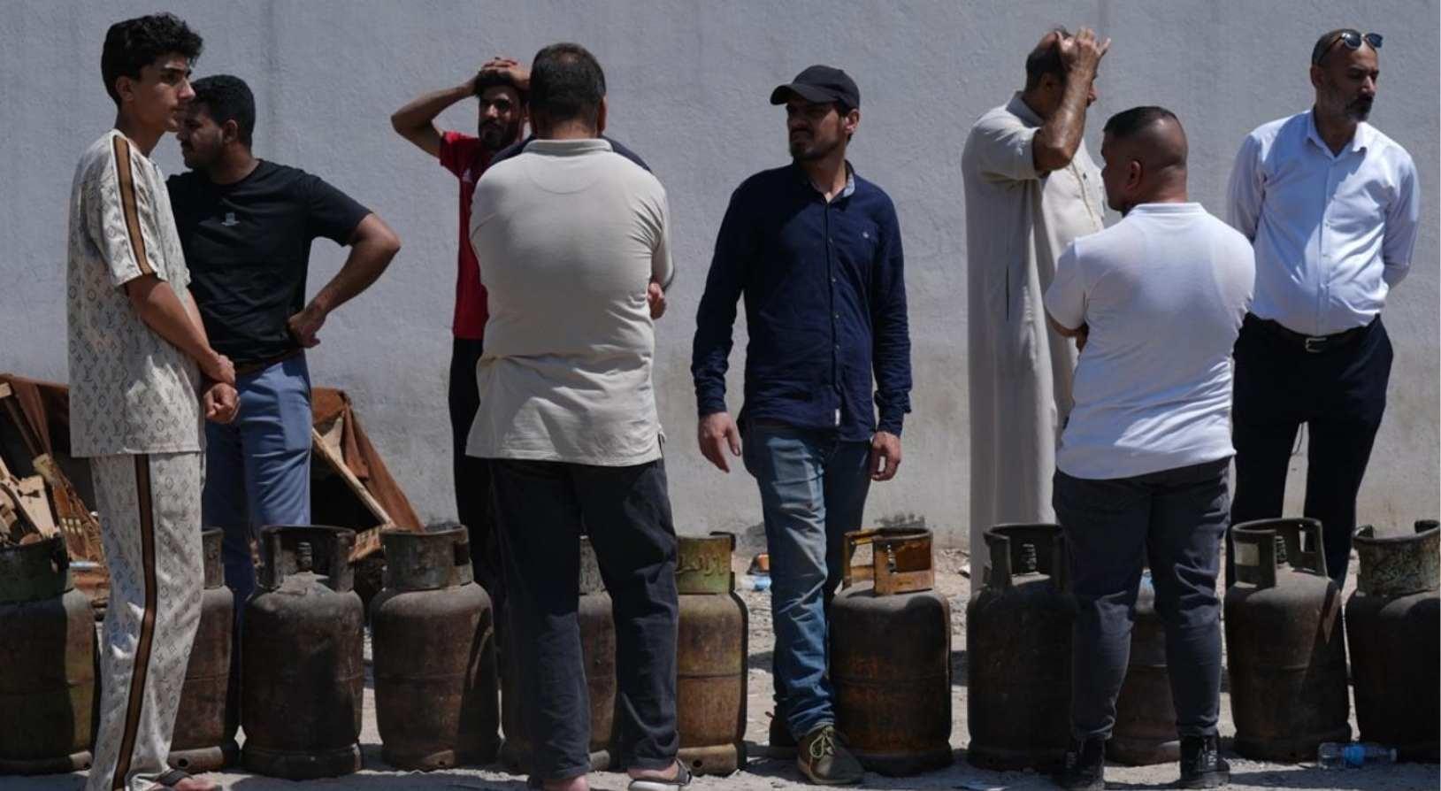 Fiyatlar katlandı, uzun kuyruklar oluşmaya başladı! Irak'ın başkentinde tüp krizi