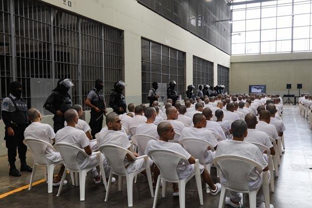 Tarixi məhkəmə prosesi başladı: Küçələrdə Qorxu İmperiyası hakimin qarşısında dayanır.