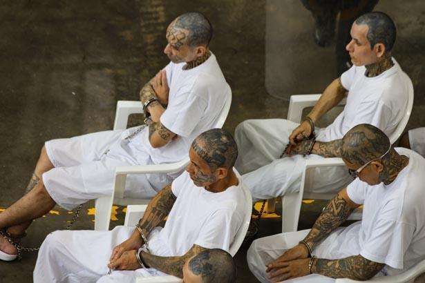 Tarixi məhkəmə prosesi başladı: Küçələrdə Qorxu İmperiyası hakimin qarşısında dayanır.