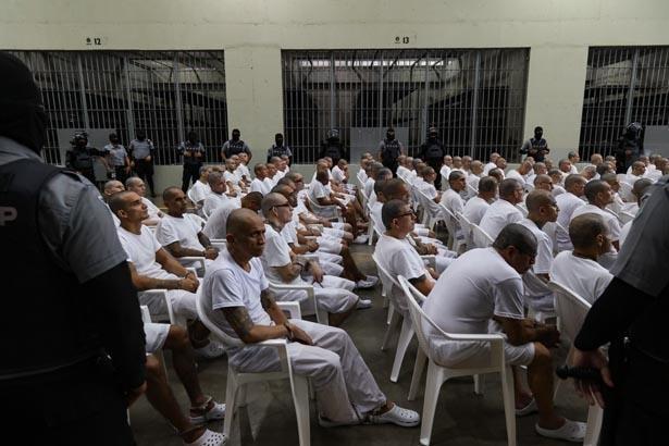 Tarixi məhkəmə prosesi başladı: Küçələrdə Qorxu İmperiyası hakimin qarşısında dayanır.