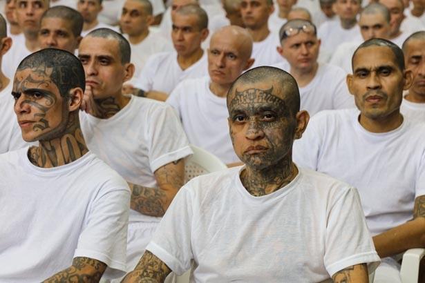 Tarixi məhkəmə prosesi başladı: Küçələrdə Qorxu İmperiyası hakimin qarşısında dayanır.