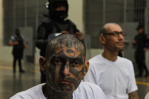 Tarixi məhkəmə prosesi başladı: Küçələrdə Qorxu İmperiyası hakimin qarşısında dayanır.