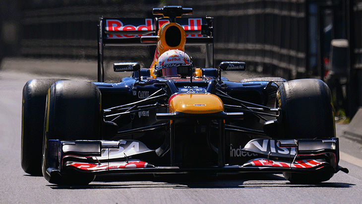 Formula 1 aracı İstanbul sokaklarında Japon pilot gösteri sürüşü yaptı