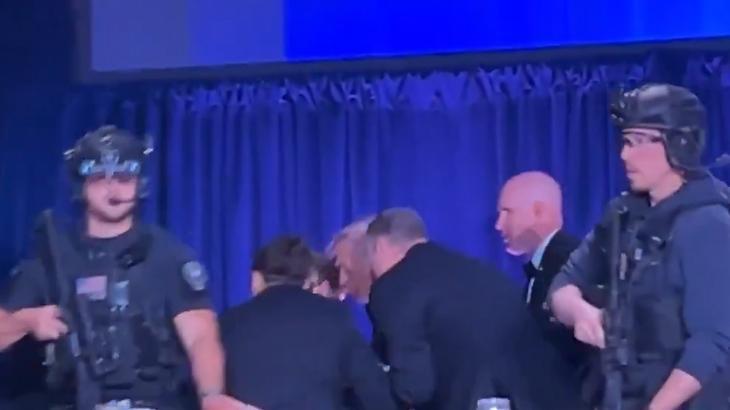 Donald Trump'ın katıldığı yemekte silah sesleri! Saldırgan yakalandı