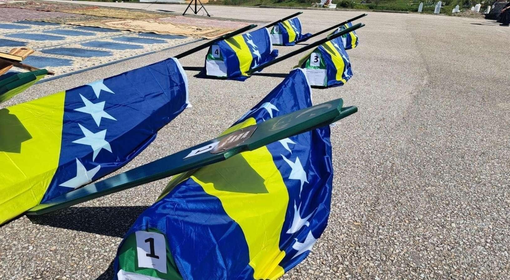 34 yıl sonra gelen veda! Bosna Hersek Savaşı sırasında öldürülen 6 kişi toprağa verildi