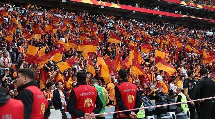 Galatasaray-Fenerbahçe derbisinden fotoğraflar