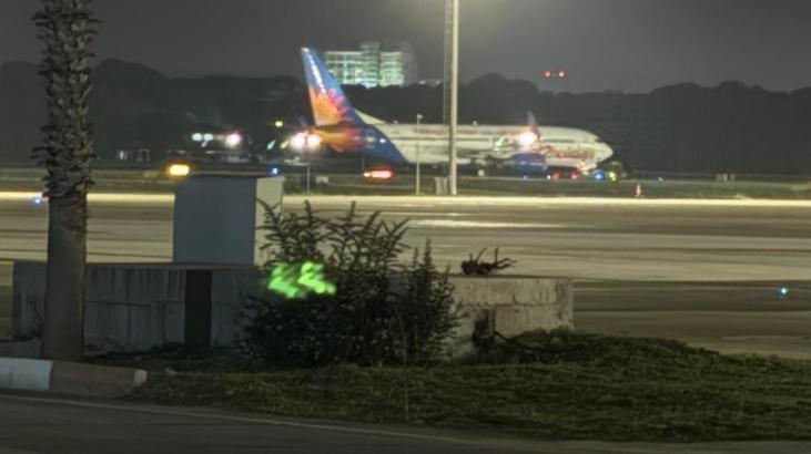 Antalya Havalimanı’nda hareketli dakikalar! Pilot aniden kusmaya başlayınca uçak acil iniş yaptı