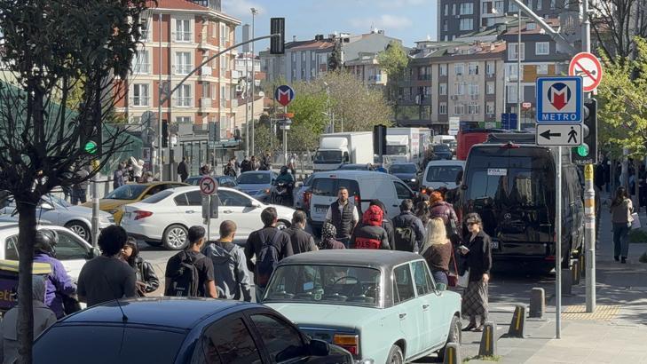 M7 Yıldız-Mahmutbey Metro Hattı’nda aksama! Nurtepe’de uzun kuyruklar oluştu